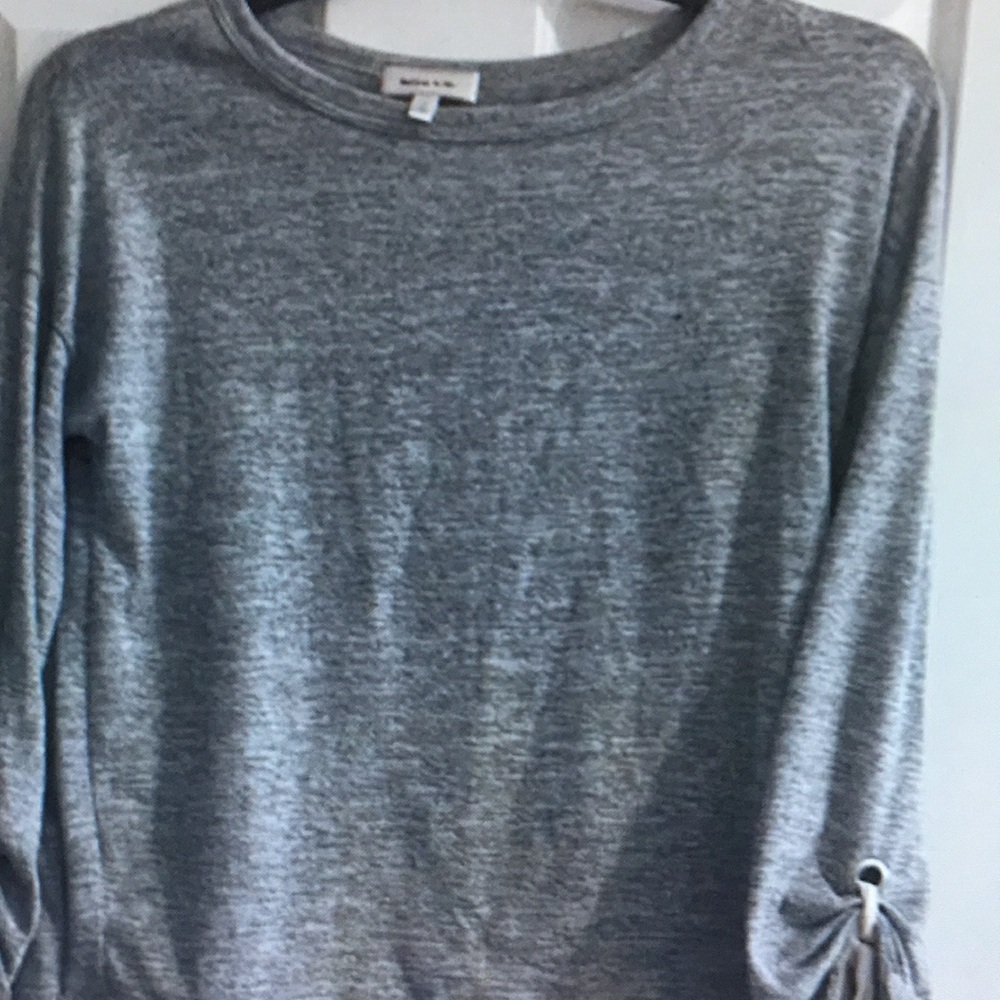 Cozy Gray Hoodie with Soft Fleece and Relaxed Fit